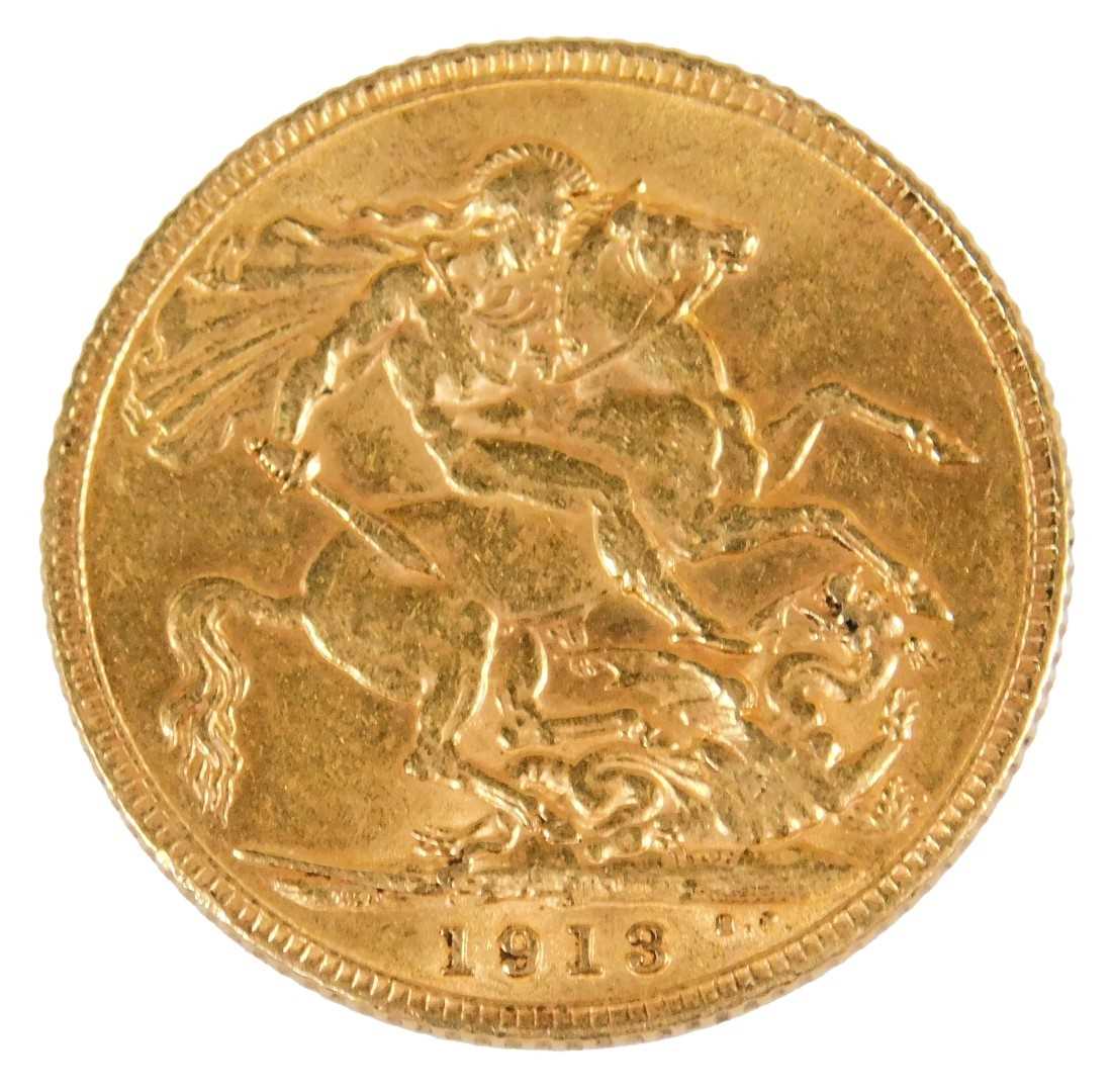 Lot 8 - A George V gold full sovereign 1913, 8.0g.