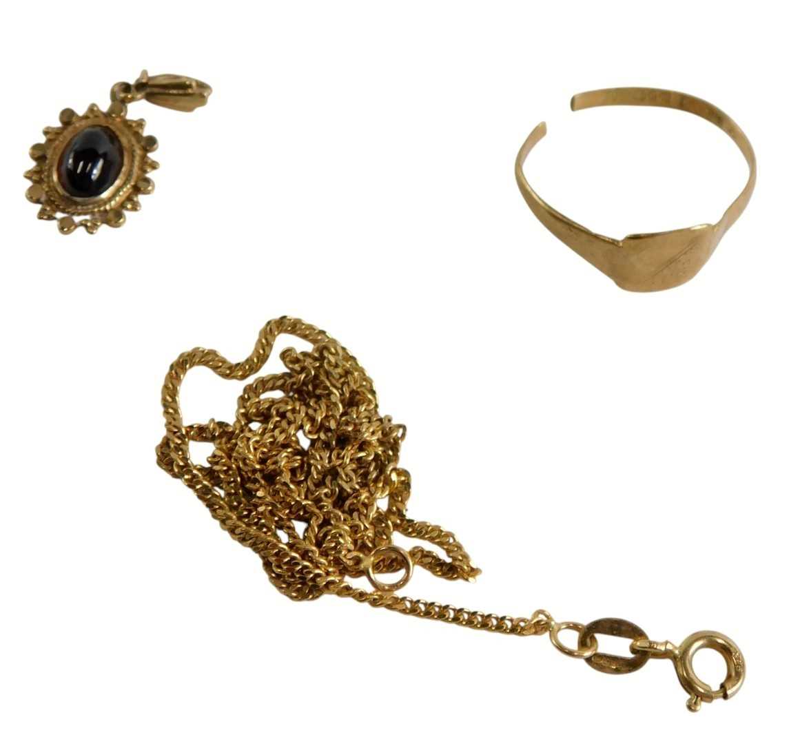 Lot 81 - A 9ct gold and cabochon garnet pendant, a 9ct...