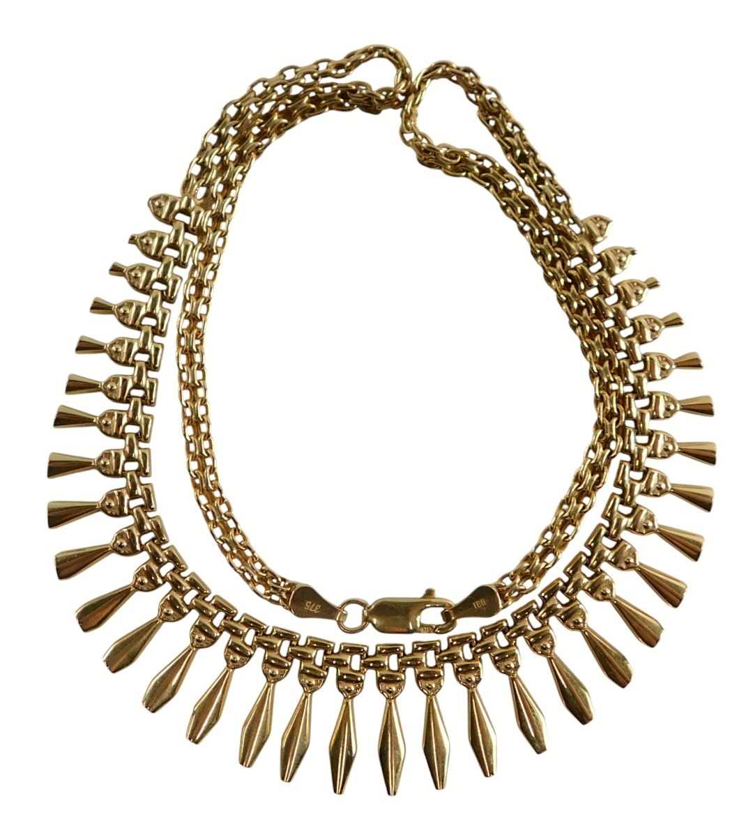Lot 78 - A fringe necklace, with graduated drops, on a...
