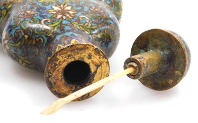 Lot 35 - A Qing dynasty late 19thC cloisonne snuff...