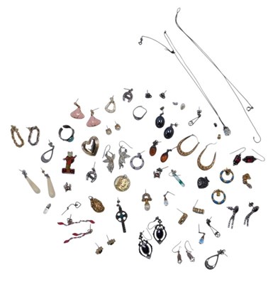 Lot 146 - A group of assorted costume jewellery, mainly...