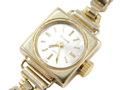 Lot 276 - A 9ct gold cased Accurist lady's...