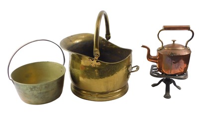 Lot 414 - 20thC copper and brass wares, comprising...