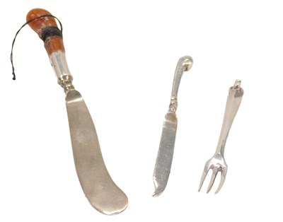 Lot 208 - A Dutch silver miniature knife and fork, 0.25...
