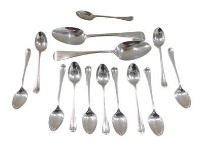 Lot 679 - A set of twelve Edward VII silver fiddle...