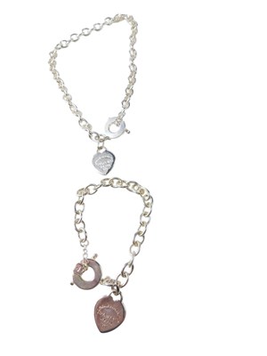 Lot 95 - A necklace and bracelet set, in the Tiffany...