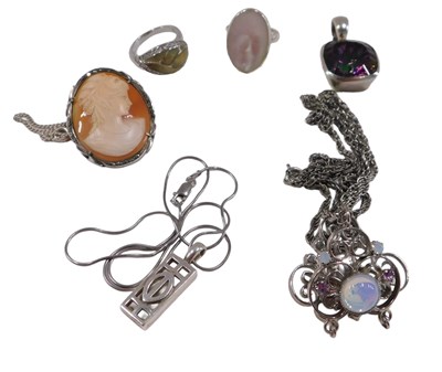 Lot 568 - A collection of silver and other jewellery,...