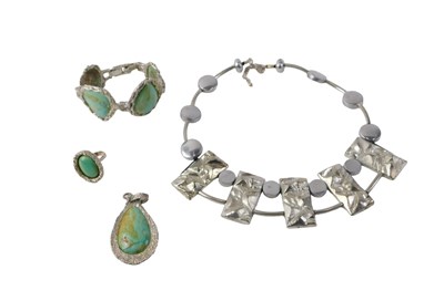 Lot 577 - An Arts & Crafts style jewellery suite, with...