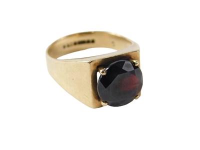 Lot 902a - A 9ct gold signet ring, the square set...