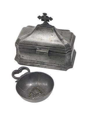 Lot 264 - An 18thC French pewter holy oil box, with...