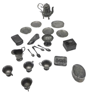 Lot 266 - A quantity of early 19thC and later pewter...