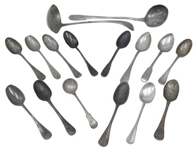 Lot 271 - A quantity of 19thC and later pewter...