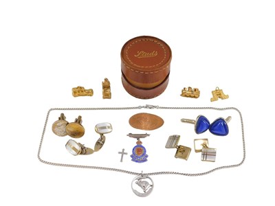 Lot 86 - A quantity of costume jewellery, to include...