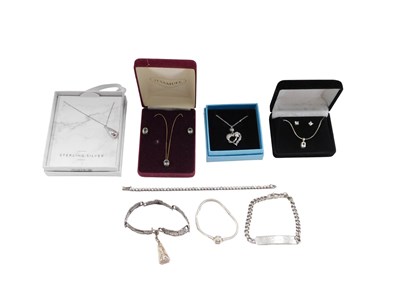 Lot 90 - A quantity of silver and white metal jewellery,...