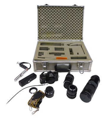 Lot 324 - A Minolta XD7 camera, with zoom and other...