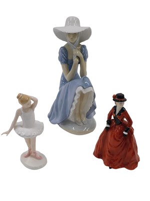 Lot 370 - A Royal Worcester porcelain figure, modelled...