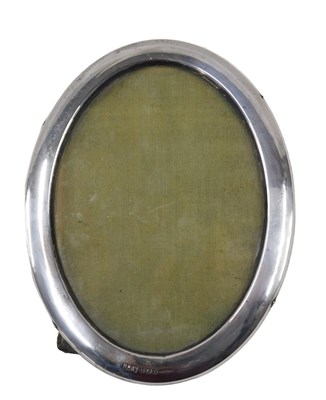 Lot 393 - An Edward VII silver backed oval strut...