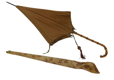 Lot 400 - An early 20thC ladies umbrella or parasol,...