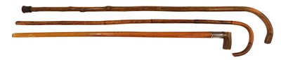 Lot 427 - An early 20thC Malacca walking stick, with a...