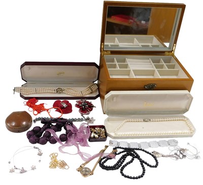 Lot 491 - A ladies wristwatch case, stamped 9ct,...