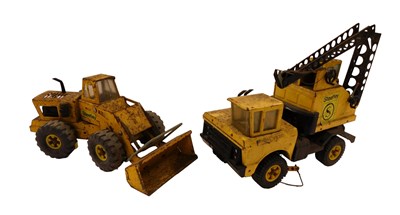 Lot 559 - A yellow Tonka crane, and a Tonka excavator. (AF)