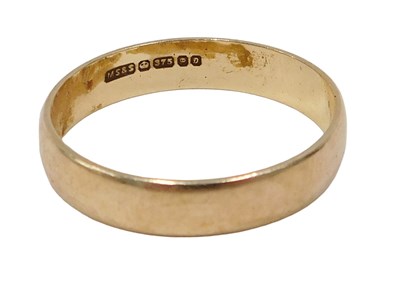 Lot 442 - A 9ct gold wedding ring, 3g.
