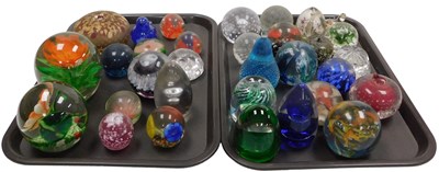 Lot 71 - Assorted glass paperweights, of domed, bird...