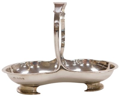 Lot 176 - A George V silver basket, of compressed oval...