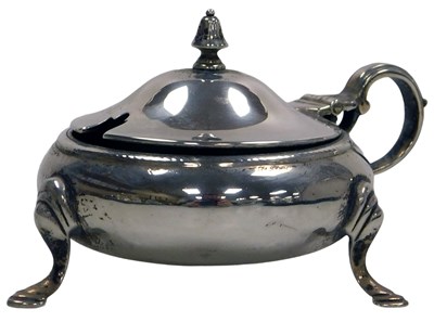 Lot 178 - A George V silver mustard pot, with a hinged...