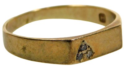 Lot 307 - A lady's 9ct gold and diamond set signet ring,...