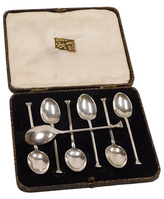 Lot 343 - A set of six George V seal top coffee spoons,...