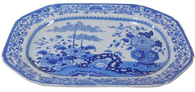 Lot 354 - An early 19thC  Minton blue and white pottery...