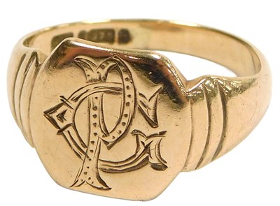 Lot 416 - A 9ct gold gentleman's signet ring, monogram...