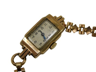 Lot 309 - A 9ct gold cased ladies wristwatch, with...