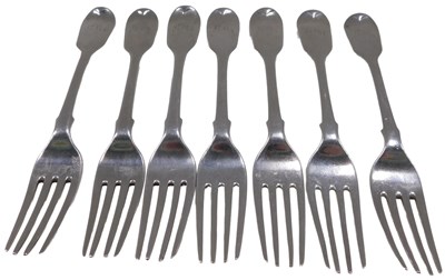 Lot 40 - A set of seven silver fiddle pattern fish...
