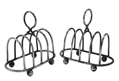 Lot 266 - A pair of Edward VII silver miniature toast...