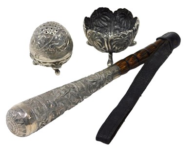Lot 286 - An early 20thC Indian parasol handle, with...