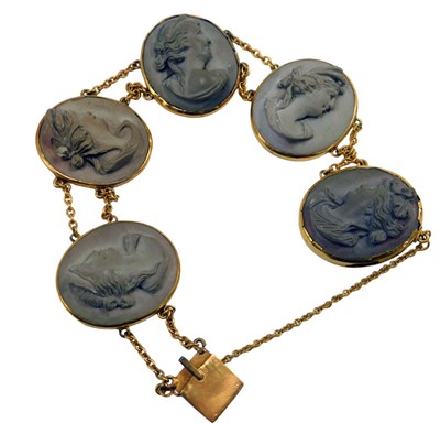 Lot 59 - A mid 20thC molten lava cameo style...