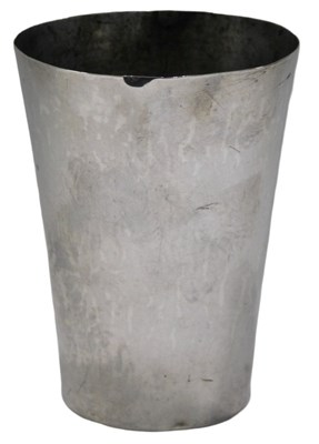 Lot 292 - A late 19th/early 20thC beaker, of plain...