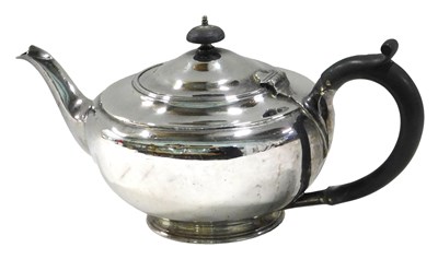 Lot 53 - A George V silver teapot, by the Harrison...