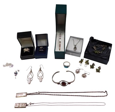 Lot 363 - A group of assorted silver and other jewellery,...