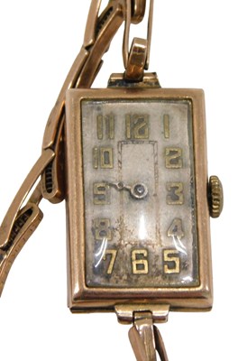 Lot 369 - A 9ct gold cased ladies Art Deco style...