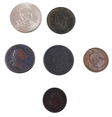 Lot 440 - Various coins, Irish, 1966 EF ten shilling,...