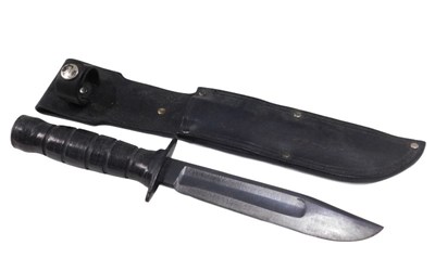 Lot 461 - A late 20thC MSI style fighting knife, with...