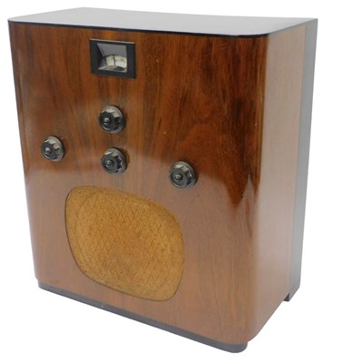 Lot 921 - A mid 20thC Murphy walnut cased valve radio,...