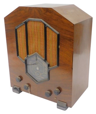 Lot 924 - A vintage walnut cased McMichael model 361...