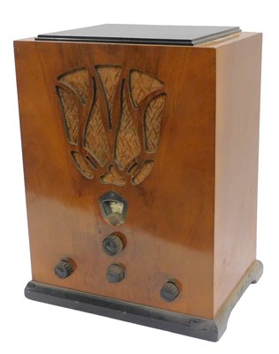 Lot 933 - A mid 20thC walnut cased Lotus Band three...