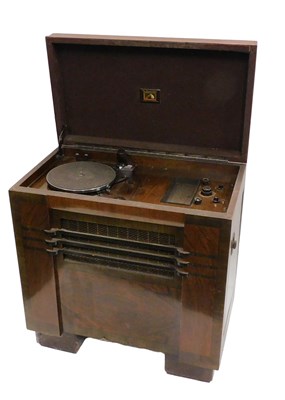 Lot 934 - A mid 20thC walnut cased freestanding HMV...