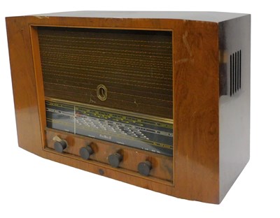 Lot 938 - A mid 20thC walnut cased McMichael model 855...