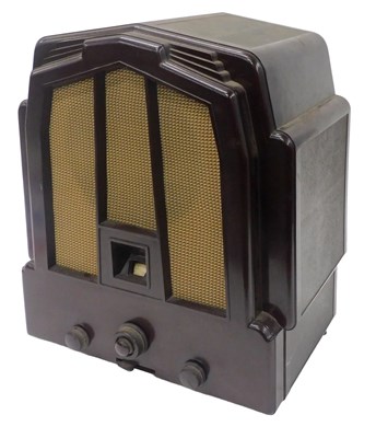 Lot 944 - A mid 20thC Bakelite cased Ekco M23 radio,...